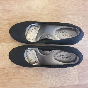 Black high heels wedges